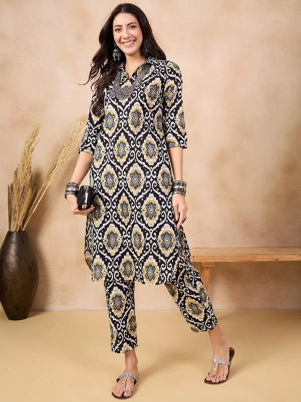 Anouk Ethnic Motifs Printed Regular Shirt Collar Pure Cotton Straight Kurta With Trouser-- Terry Blend Velvet Blend Canvas Blend Anouk Ethnic Motifs Printed Regular Shirt Collar Pure Cotton Straight Kurta With Trouser-- Terry Blend Velvet Blend Canvas Blend