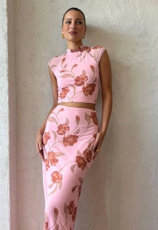 Hire HANSEN & GRETEL Set Lissa Skirt and Angel Cropped Tee in Pink Floral silk skirt elegant